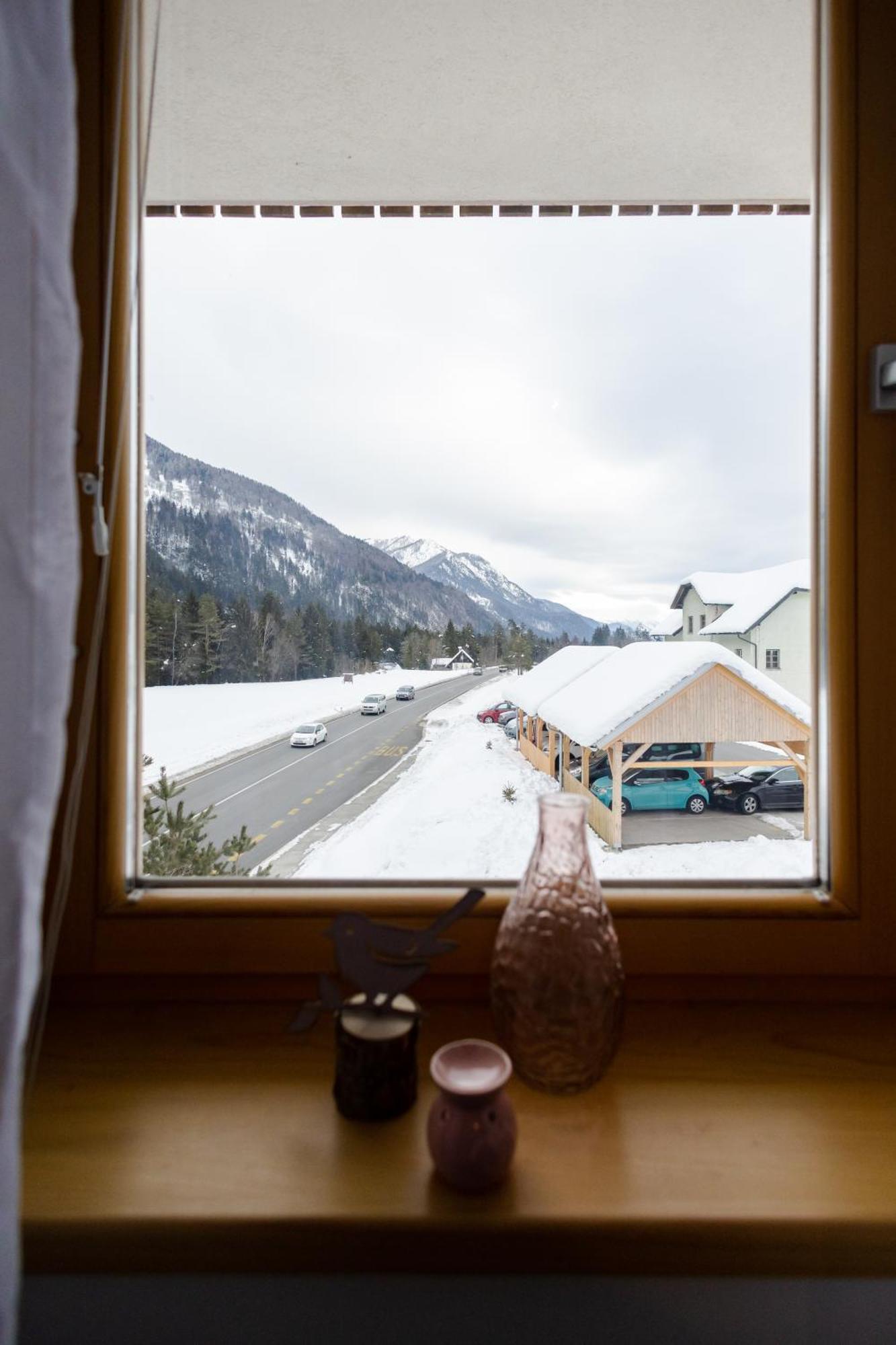 Waterfall Apartment - Cozy Mountain Retreat Kranjska Gora Luaran gambar